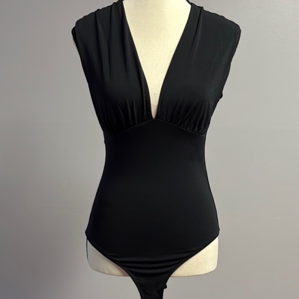 Abercrombie & Fitch Soft A&F Collection black V-neck body suit size small